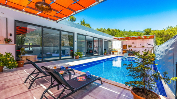 Villa Neon