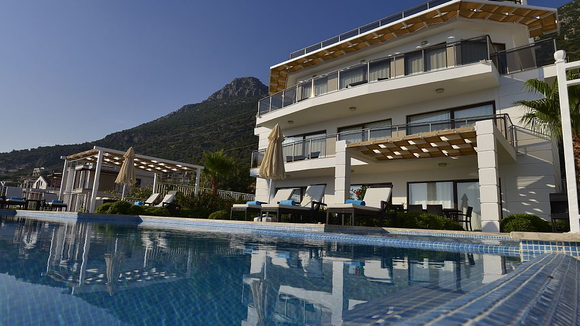 Villa Falcon Lodge
