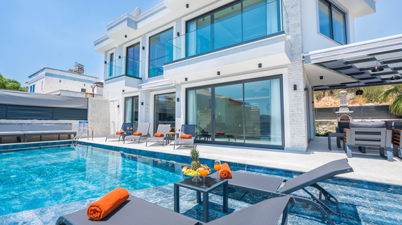 Villa Moonset
